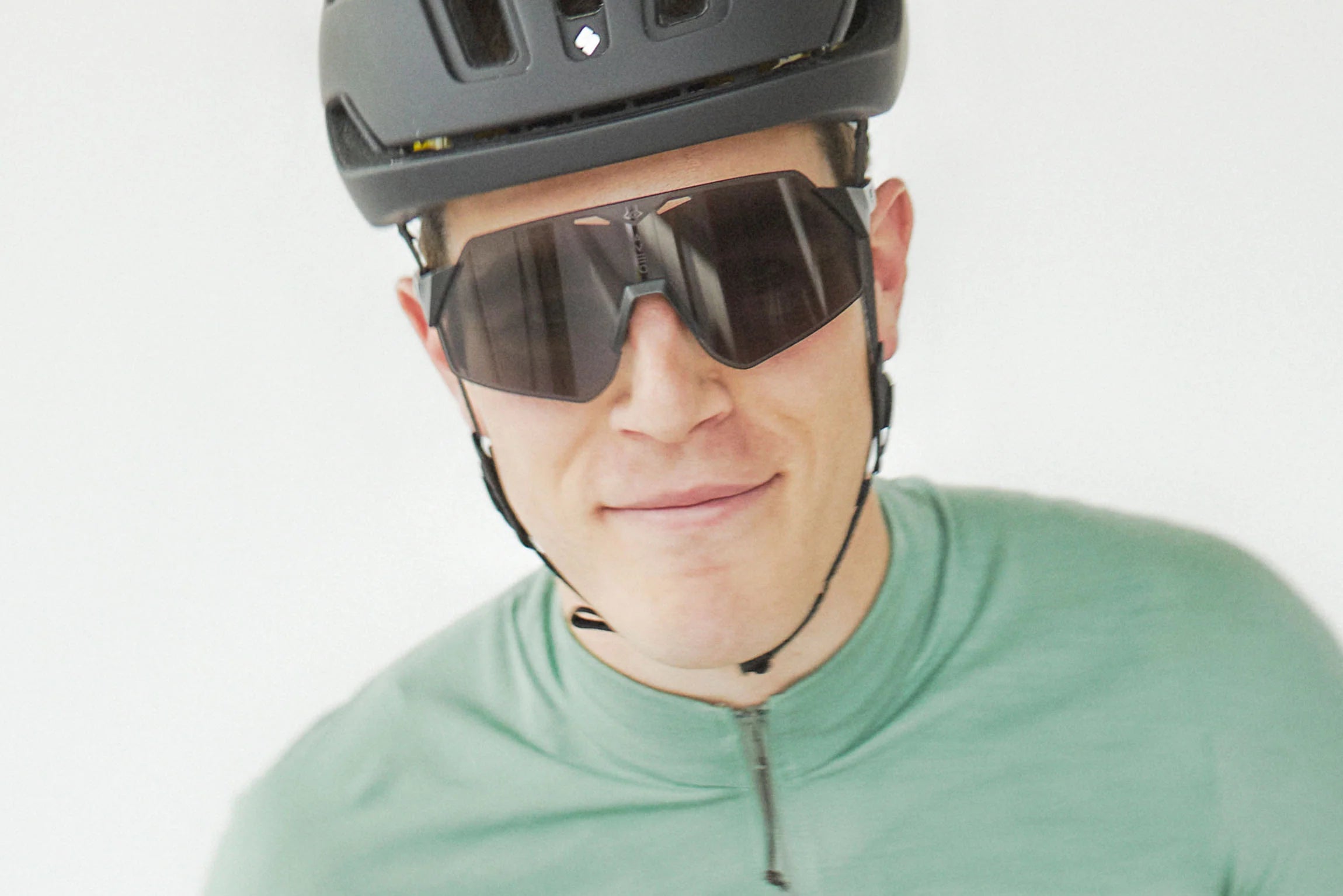 Aveo Cornea Black Frame