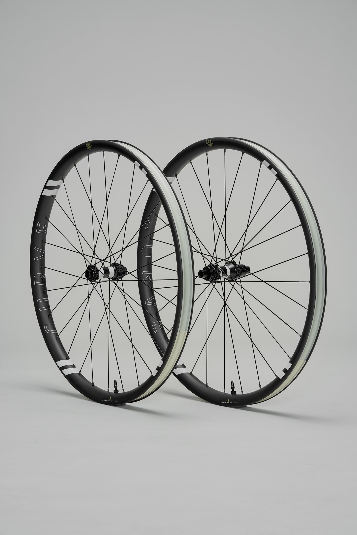 Curve Dirt Hoops Carbon